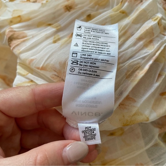 Vince Pressed Petal Long Sleeve Off White Floral Print Crinkle Blouse EUC Size L - Picture 8 of 9